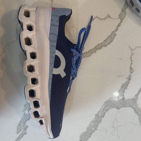 Women’s cloud monster size 6.5 - Picture 2 of 4